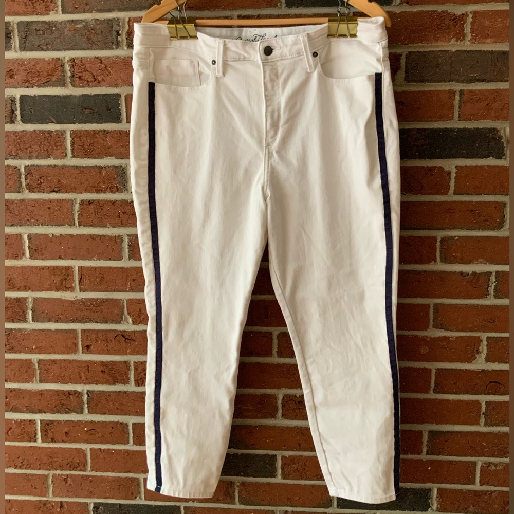 White skinny Jean with navy stripe